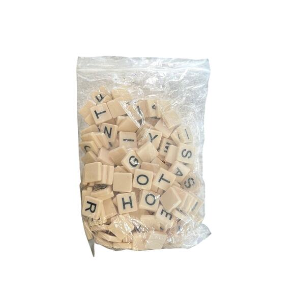 Bananagrams Classic Anagram Word Game - Picture 5 of 6